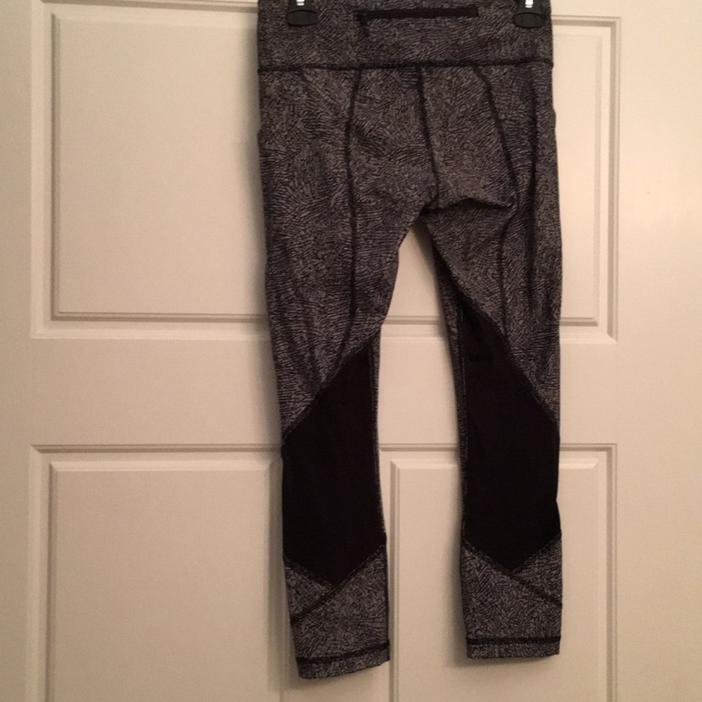 Lululemon crop yoga pants